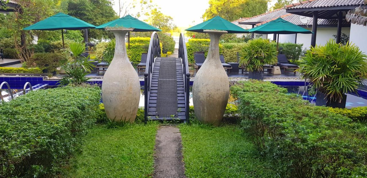 Flower Garden Lake Resort Tissamaharama Exterior photo