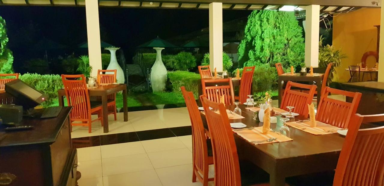 Flower Garden Lake Resort Tissamaharama Exterior photo