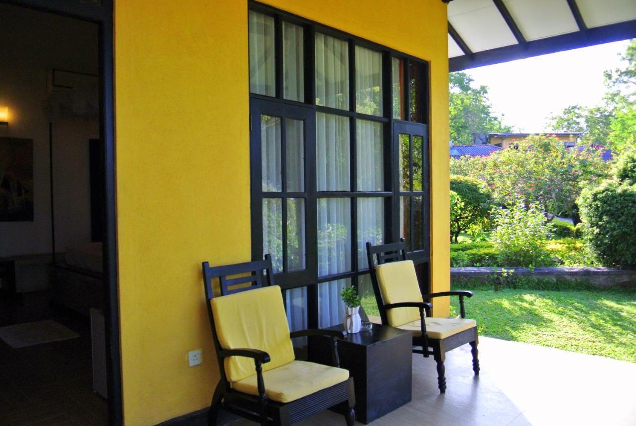 Flower Garden Lake Resort Tissamaharama Exterior photo