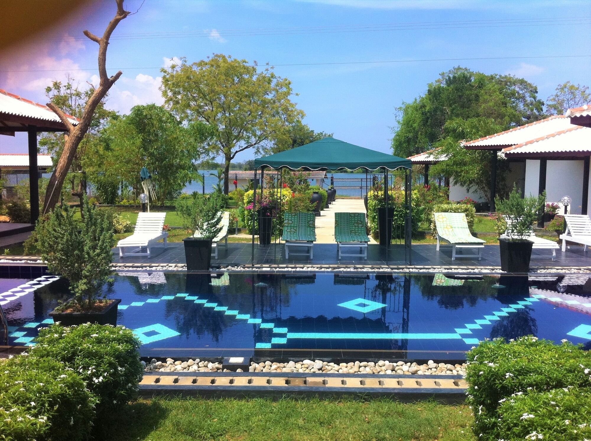 Flower Garden Lake Resort Tissamaharama Exterior photo