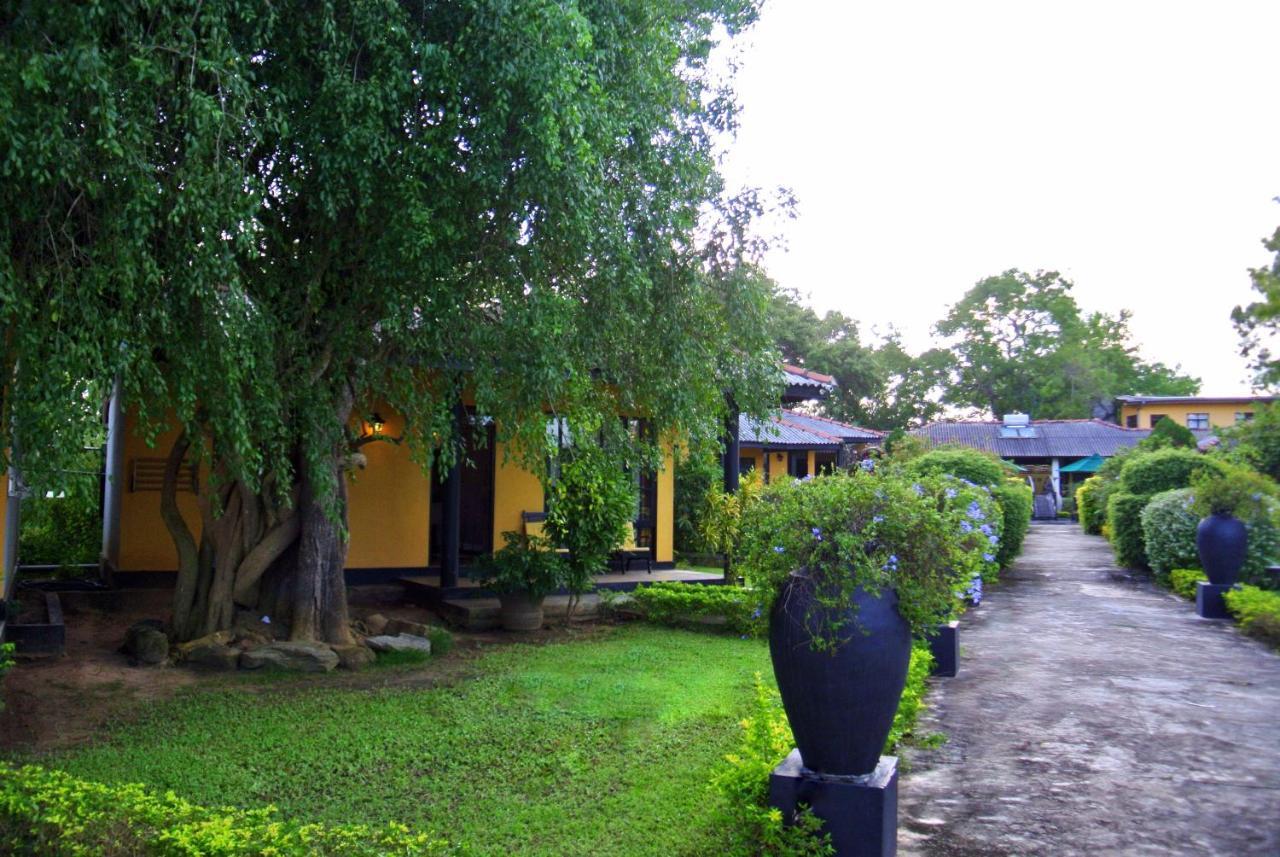 Flower Garden Lake Resort Tissamaharama Exterior photo