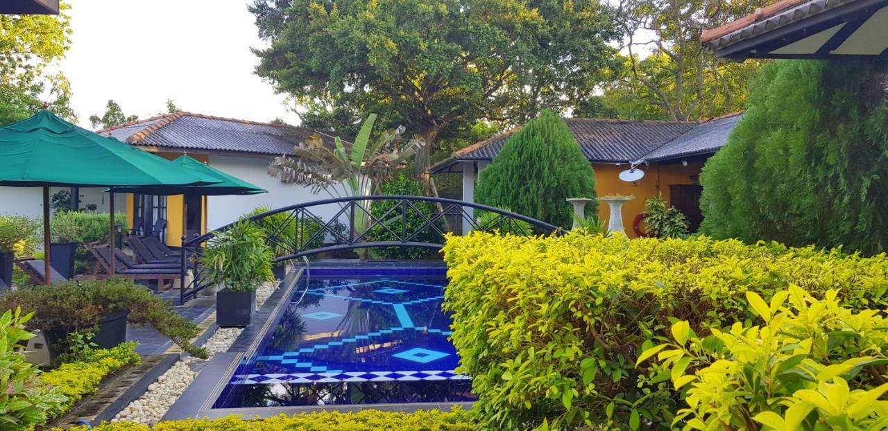 Flower Garden Lake Resort Tissamaharama Exterior photo